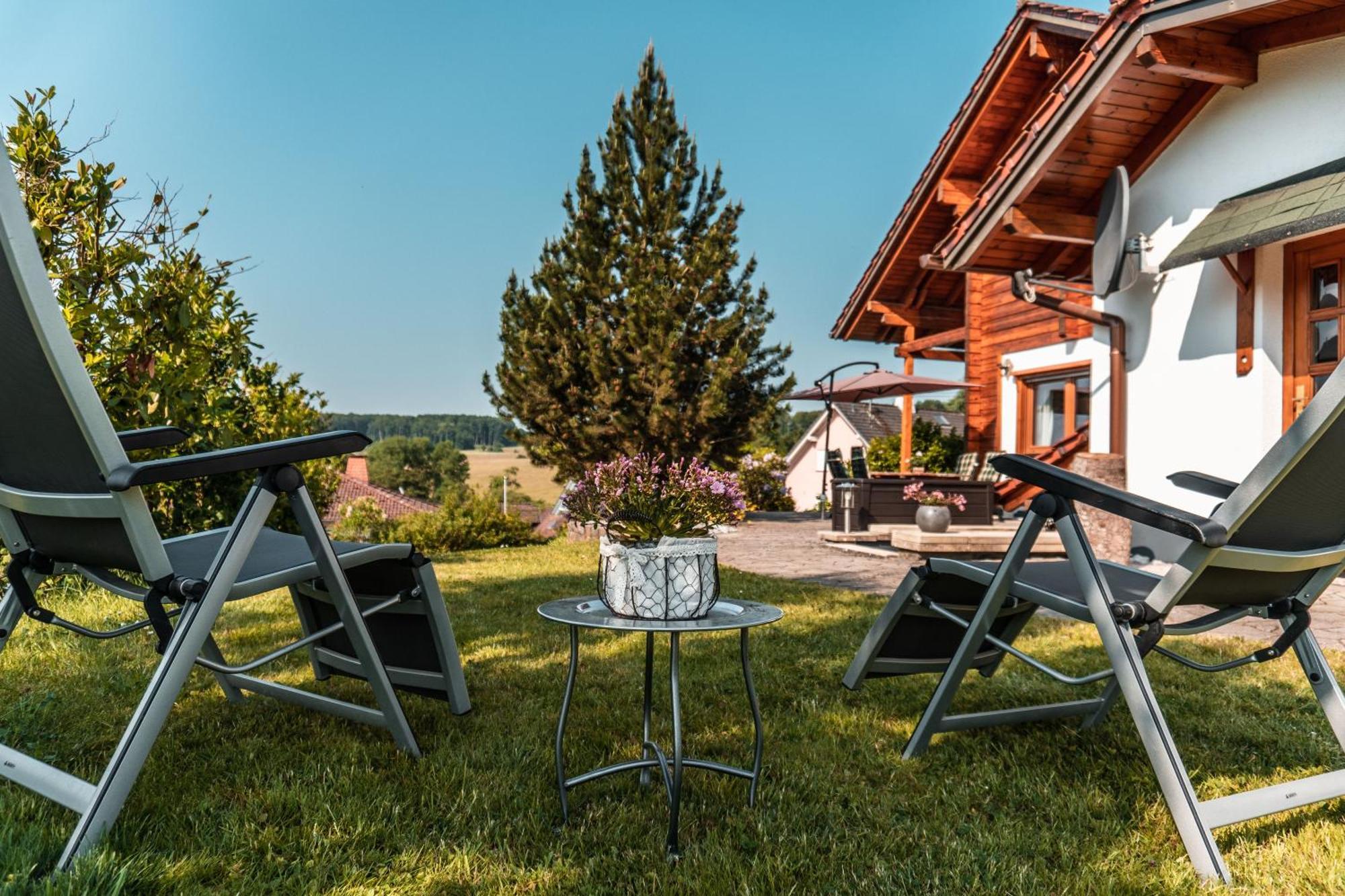 Steewer Landhaus Gemuetliche Ferienwohnung Bis 6 Pers In Ruhiger Ortsrandlage Stebach Dış mekan fotoğraf